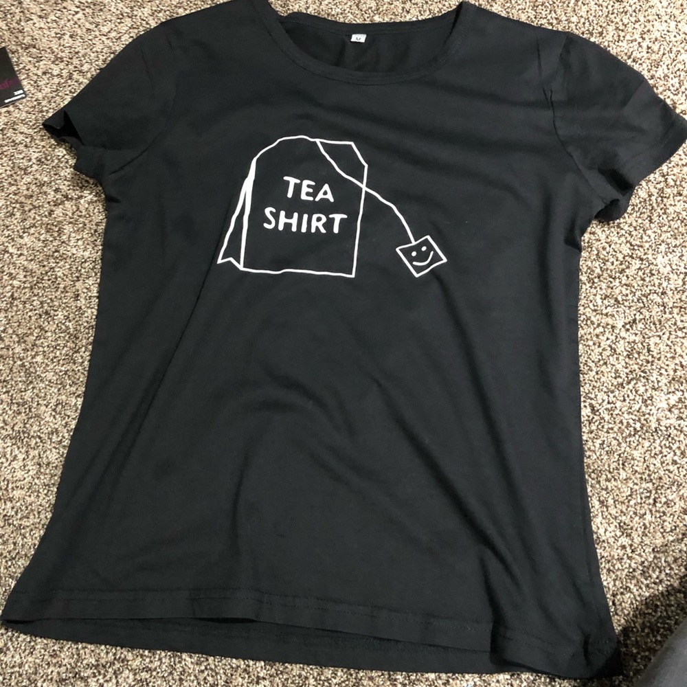 A cute T-shirt with a meme on it